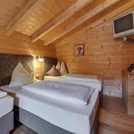 Almdorf Zillertal, בקתה *