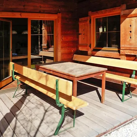 Almdorf Zillertal, Alpstuga *