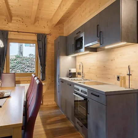 Almdorf Zillertal, בקתה