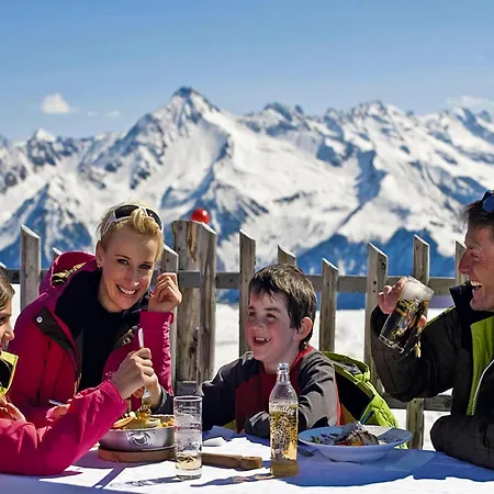 Almdorf Zillertal, Alpstuga