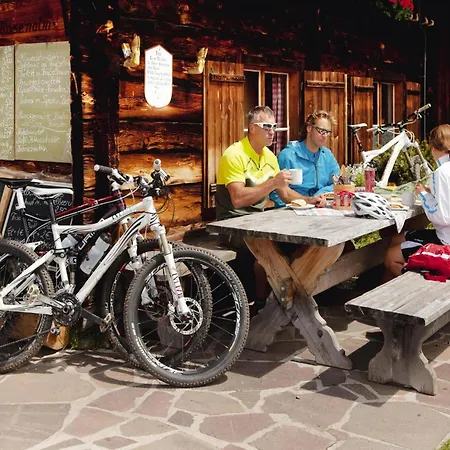 Almdorf Zillertal, フューゲン